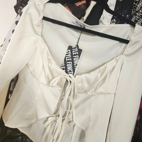 NWT STYLE FUNCTION CREAM SATIN FRONT TIE BLOUSE XS - Picture 2 of 4